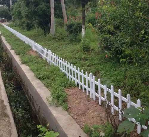 草坪pvc圍欄 (2).jpg 草坪pvc圍欄 (2).jpg